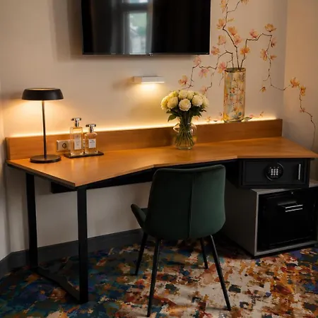 Hotel First Luxury Art *